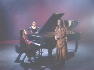 Вокальное трио (Майя Джабуа и др.) Плачет рояль